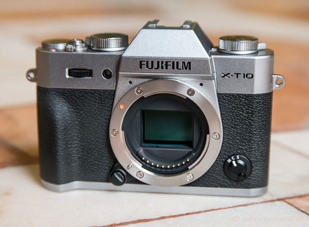 Прем'єра Fujifilm X-T10 - дешевшою версією топових X-T1