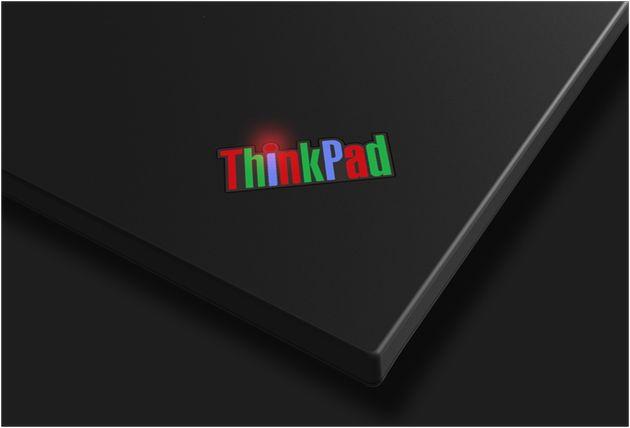 Красочный логотип-это одна из характерных особенностей старых моделей серии ThinkPad