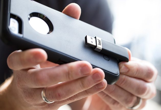 Смартфон без слота для карты памяти - помогут ли внешние аксессуары?