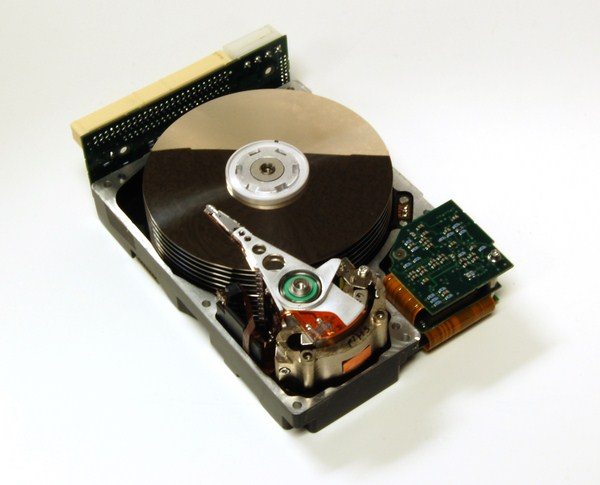 Seagate introduced the disk capacity 2,1 GB