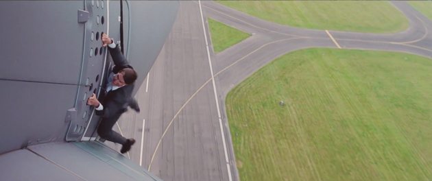 Том Круз в потрясающей сцене взлета самолета - без CGI и дополнений, только сам актер