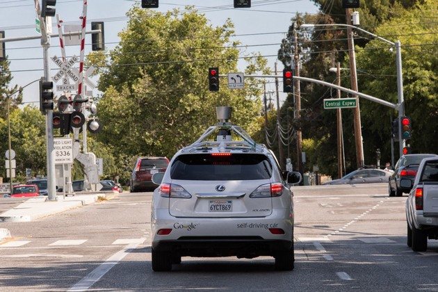 Автомобили Google имеют уже 11 столкновений (но всегда виноват кто-то другой)