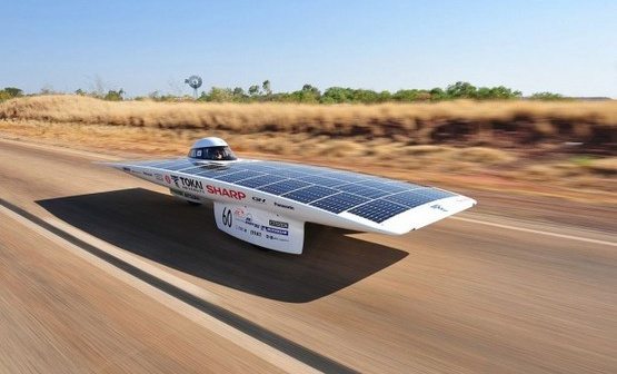 В Австралии продолжается гонка автомобилей на солнечных батареях