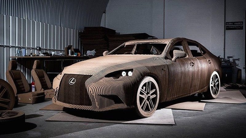 Lexus сделанный из картона