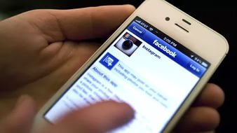 Facebook предлагает сотрудникам отказаться от айфонов и перейти на Android