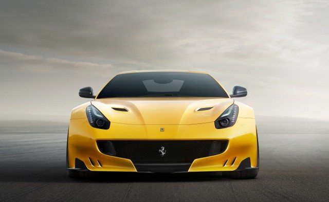Новий Ferrari F12 TDF поступив в дилерські салони