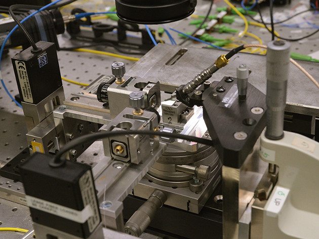 Найменший у світі оптичний перемикач - атом срібла прискорить передачу даних