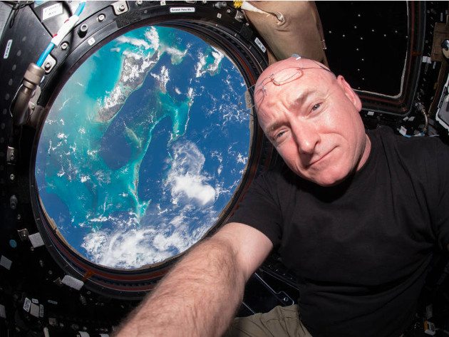 Астронавт Скотт Келли вернулись на Землю на 5 см выше