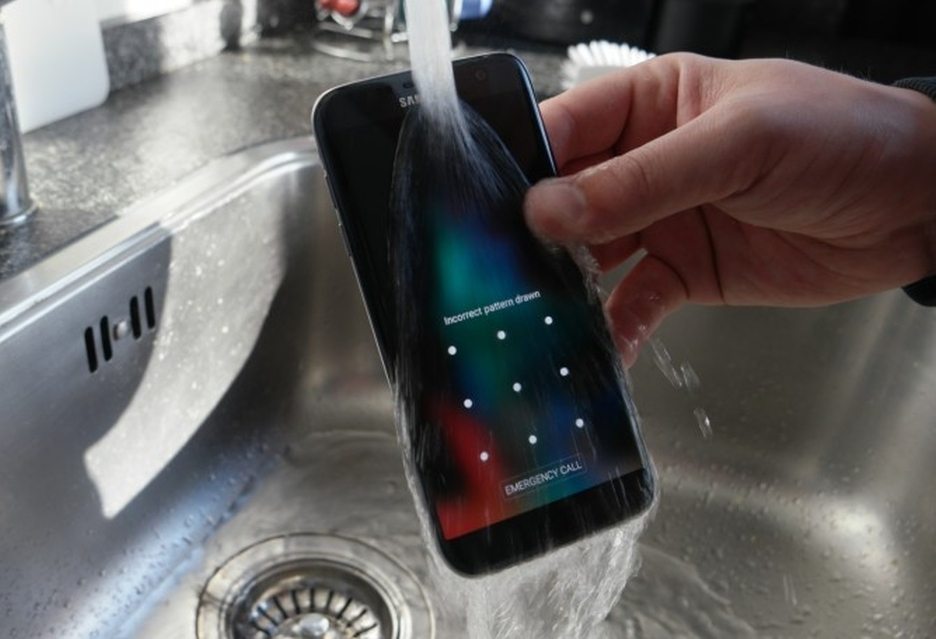 Galaxy Note 6 с водонепроницаемым корпусом и сканером радужной оболочки глаза?
