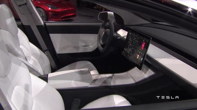 Бюджетный электромобиль Tesla Model 3. Обзор, отзывы, фото