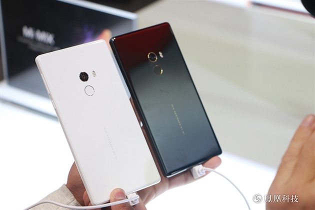 Xiaomi Mi Mix in Pearl White flower piece rates furore at CES 2017