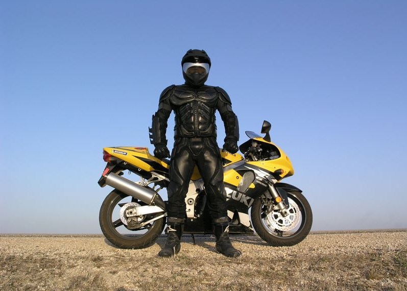 Какая нужна экипировка мотоциклисту - Інформація від компаній Тернополя