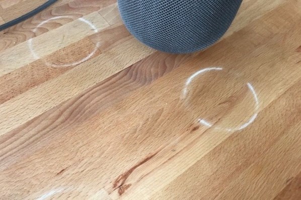 Wireless speaker Apple HomePod spoils furniture leaving a white spot. A photo