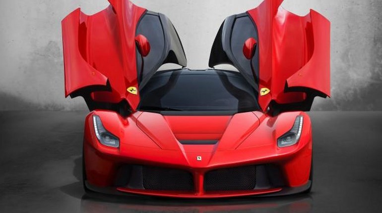 В офіційних салонах Ferrari скручують показання одометрів