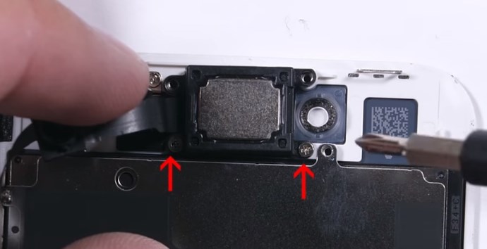 Демонтаж динамика и камеры в iPhone 8