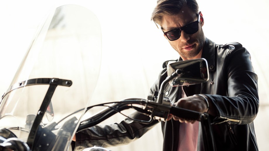 choose sunglasses for motorcyclists