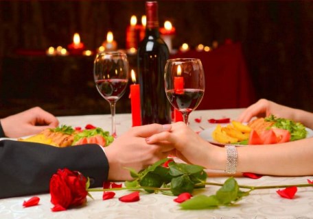 how to arrange a romantic dinner