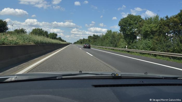 In Germany, can end movement on motorways without speed limits