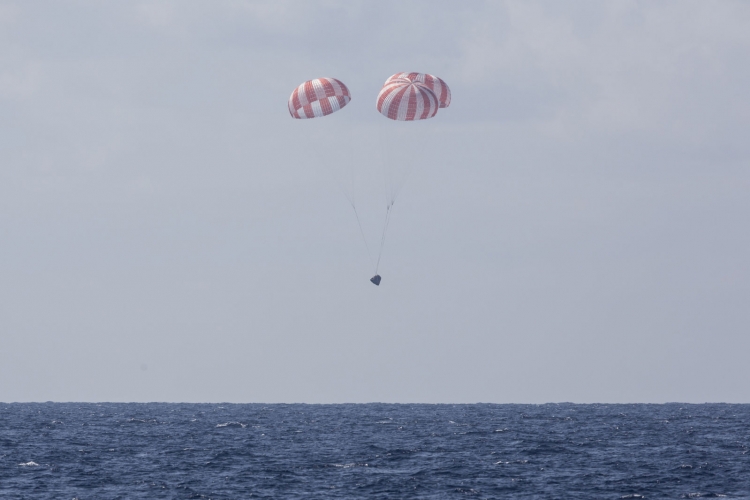 SpaceX на пути к пилотируемым пускам: запуск нового корабля Crew Dragon прошёл успешно
