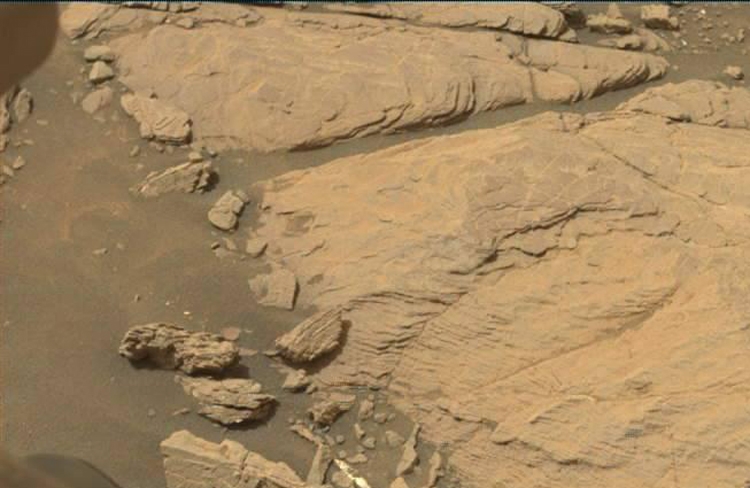 фото дня: марсохід Curiosity дістався до глинистої місцевості