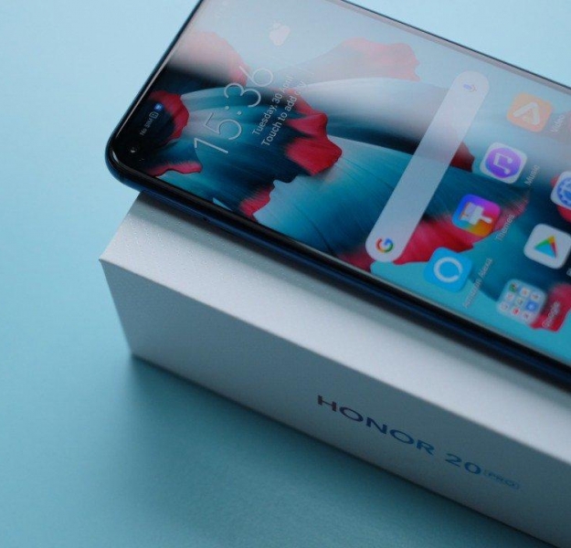 Потужний смартфон Honor 20 Pro красується на «живому» фото
