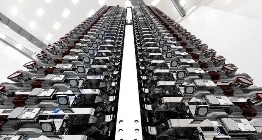 Компанія SpaceX до кінця місяця запустить 120 маленьких супутників Starlink