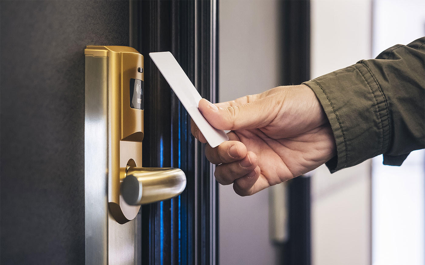 How to choose a hotel door lock
