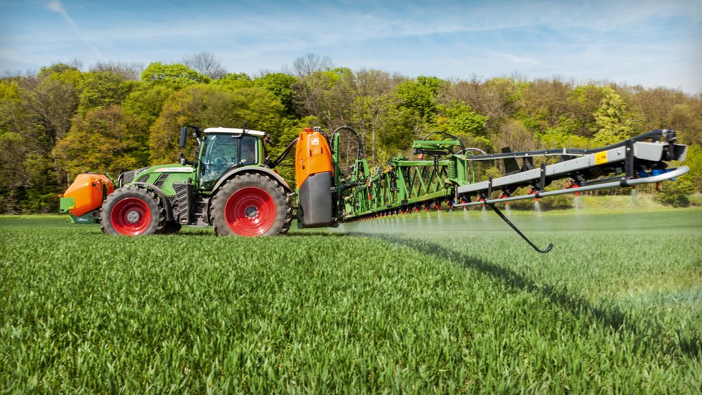 Sprayer for tractor